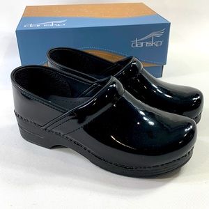 Dansko Wide Pro Patent Leather Clogs - Size 43 - Brand New in Box!